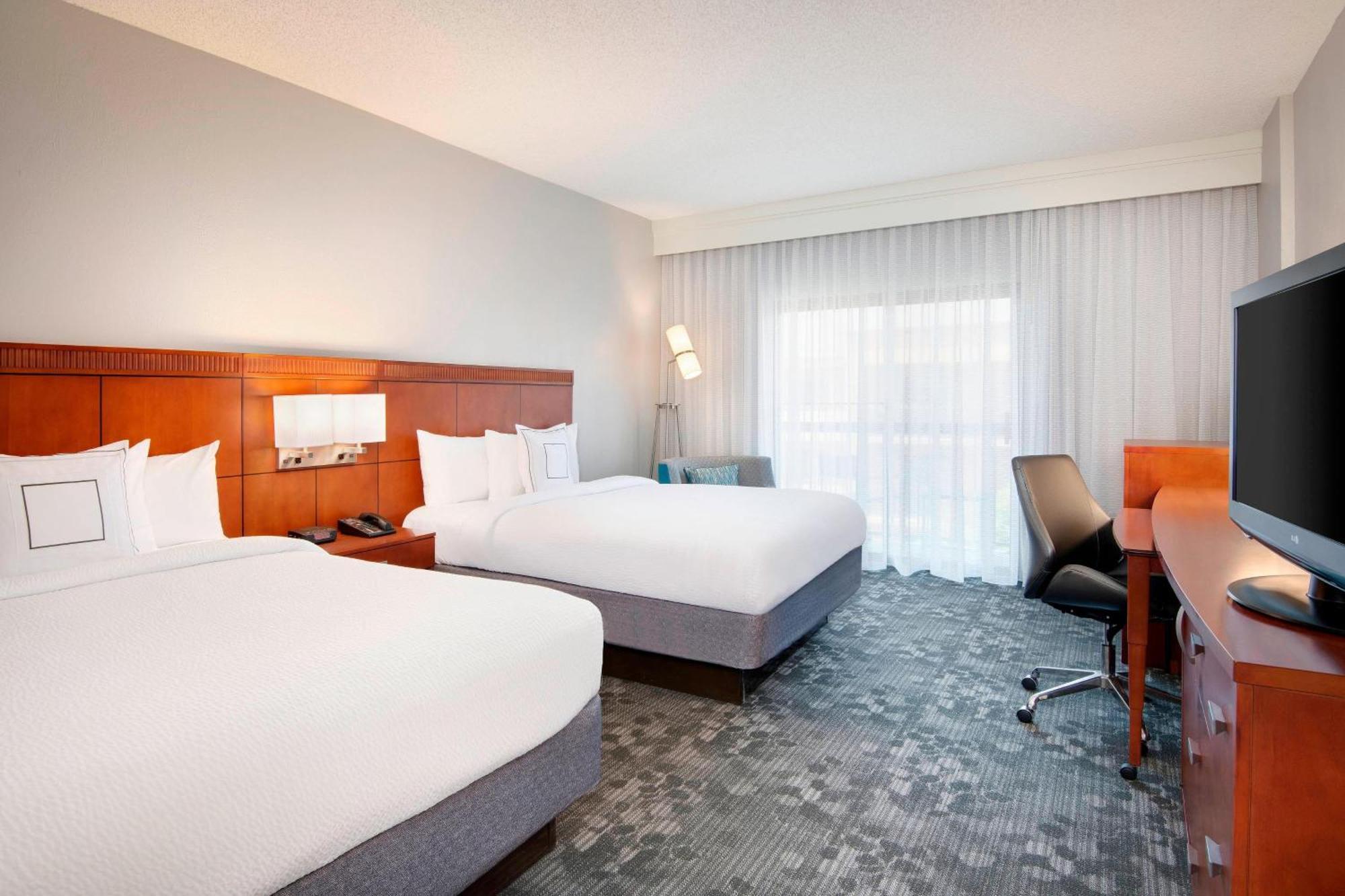 Courtyard By Marriott Savannah Midtown Εξωτερικό φωτογραφία